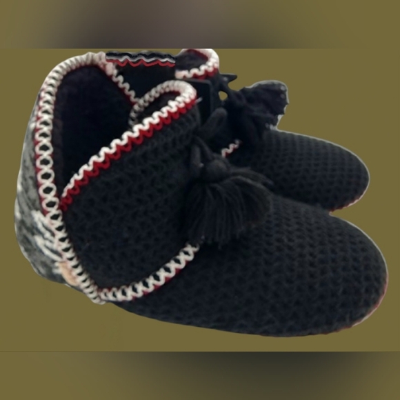 COZY WOMEN'S BLACK KNIT MUK LUKS A LA MODE BOOTIE SLIPPERS SZ. U.S. L 9/10 - Picture 2 of 8